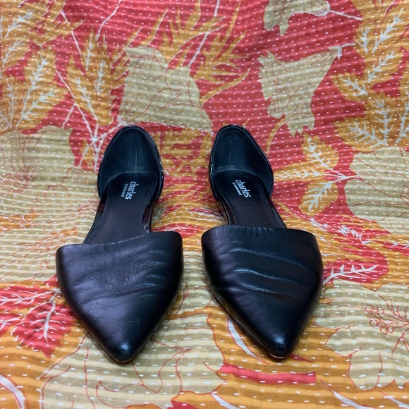 Charles David Black Leather Pointy Toe Cut Flats - Picture 2 of 8